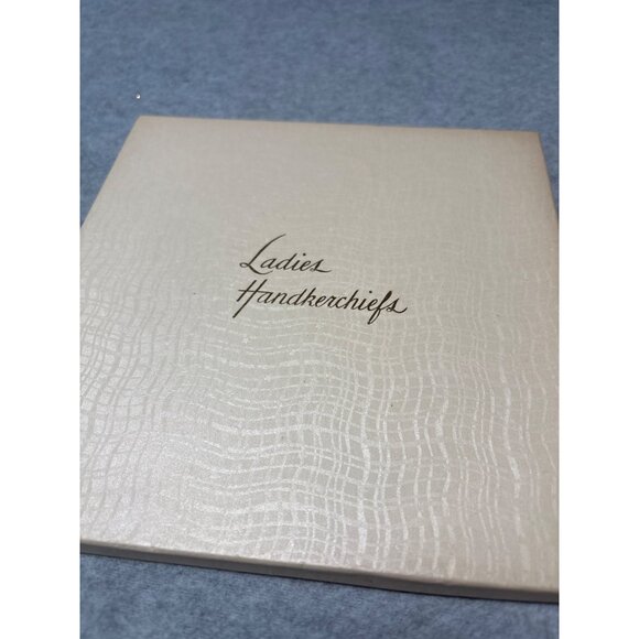 Vintage Ladies Handkerchief Set Box Embroidered Dancing Figures Bow Accent Fines - Picture 5 of 8